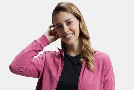 Achieve comfort and style on the go: Top 5 fits for your work trips!