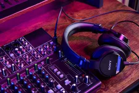  Sony India launches closed monitor studio headphones with ultra-wideband frequency range playback for professional creators and audiophiles