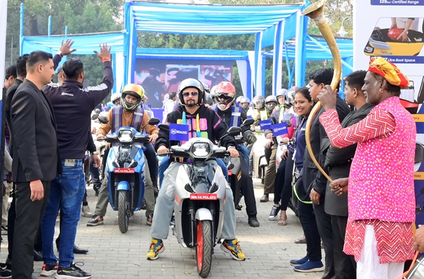Prominent Actor Swwapnil Joshi Leads BGauss Customer Handover, Food Trail in Pune